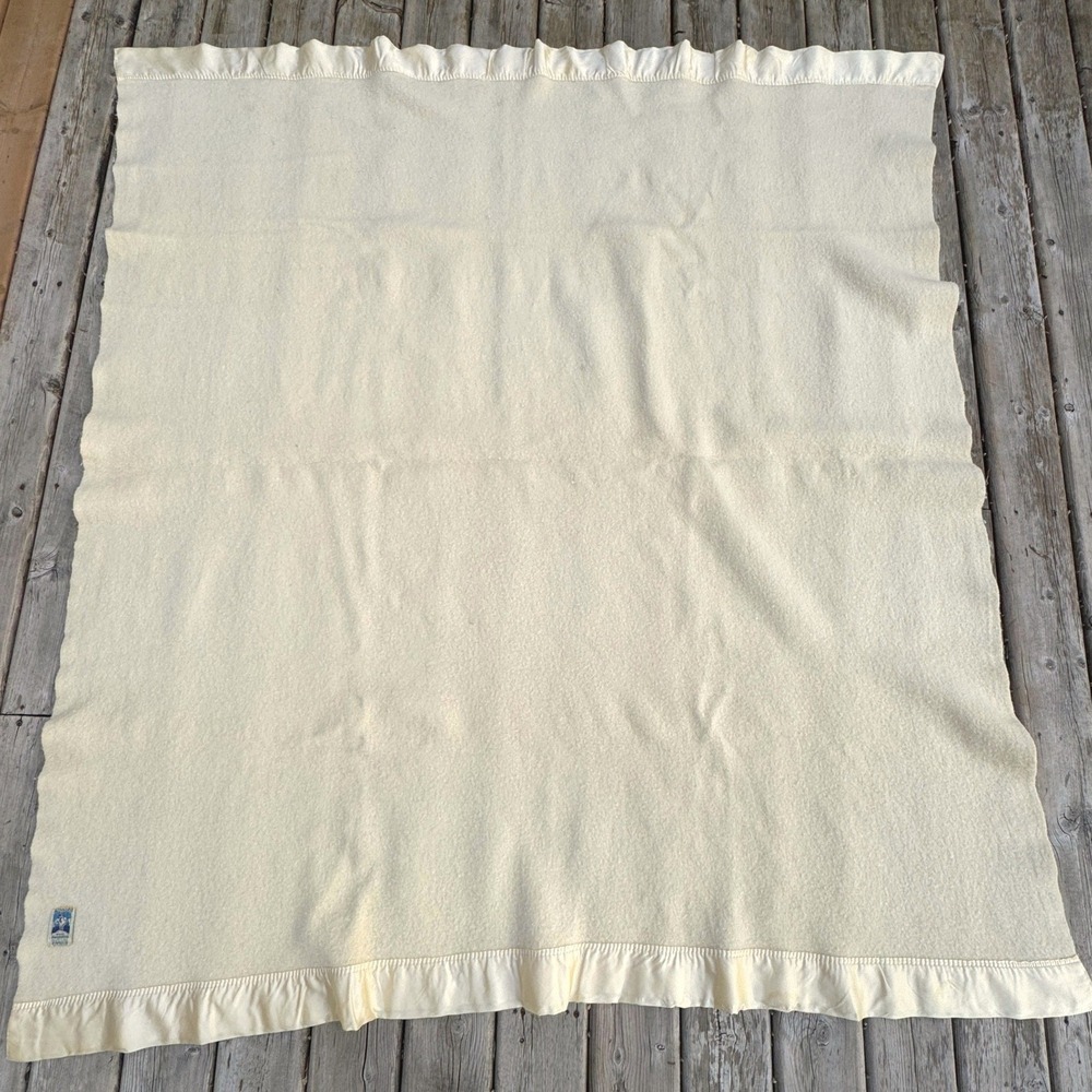 Vintage Kenwood Virgin Wool Blanket 70x82 Cream Satin Trim Made In Canada